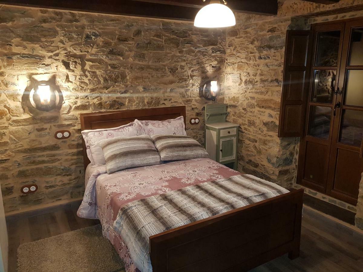 Apartamentos Rurales Casa Carmen โปลา เด อายันเด ภายนอก รูปภาพ